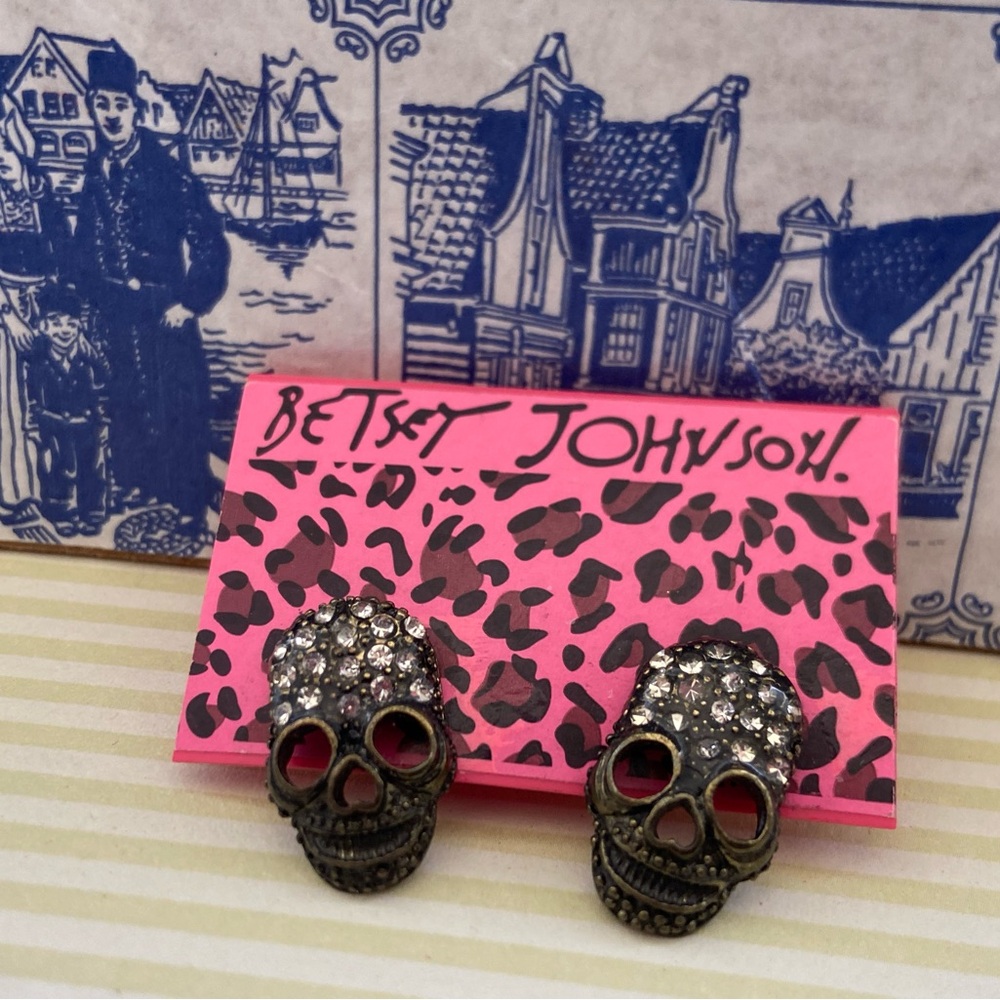 Betsey Johnson Black and Silver Skull Stud Earrings